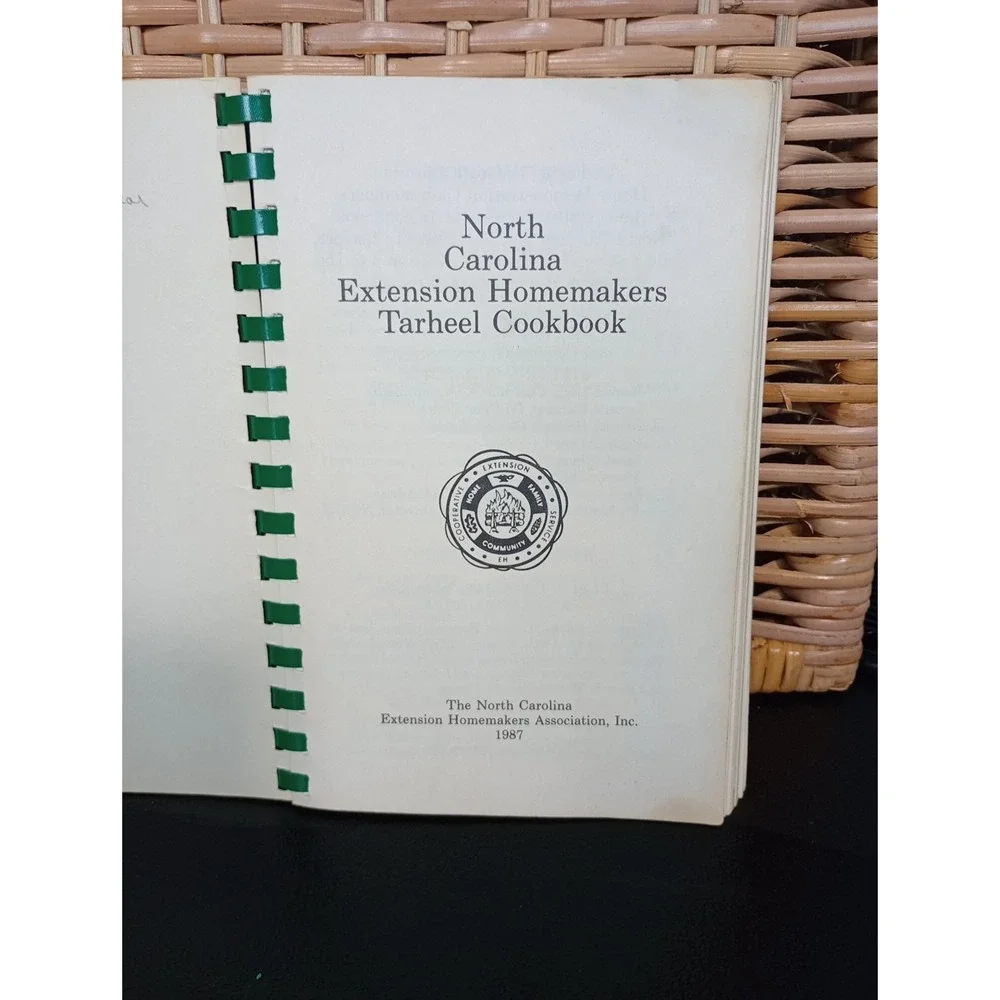 Vintage Cookbook: 1987 North Carolina Extension Homemakers Tarheel‎ Sonker